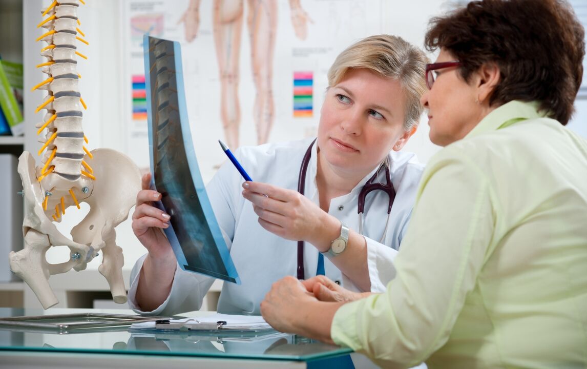 the doctor makes recommendations for cervical osteochondrosis